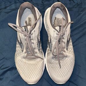 Brooks Adrenaline 21 Running Shoe